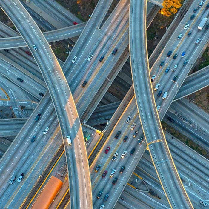 繁忙的公路基础设施网络
